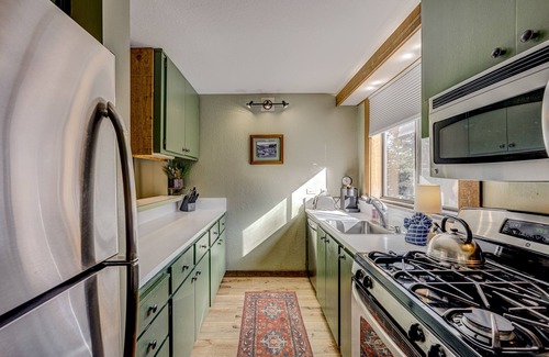 Truckee Condo | Convenient & comfortable dog-friendly condo w/Northstar Rec Center access