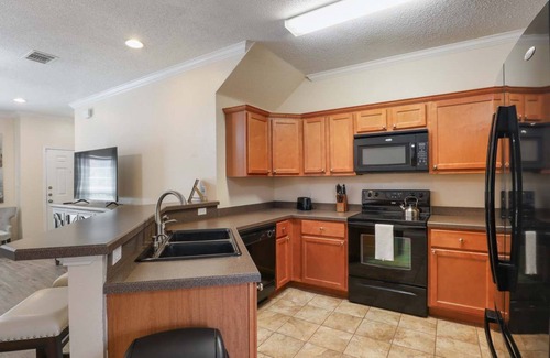 North Overton Condo | Convenient Condo - 2BR 2 BA - Walk to Tech