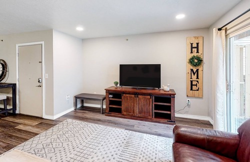 Branson Condo | Convenient Condo in Great Location w/Shared Pool, Private W/D, Free WiFi, Cable
