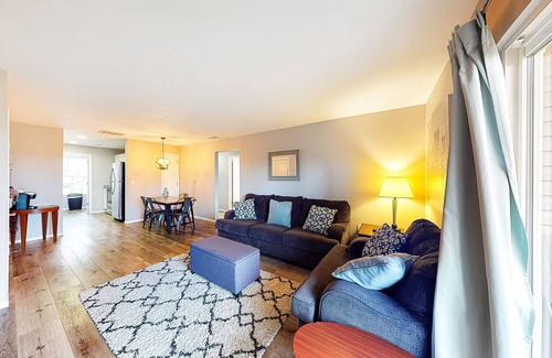 Branson Condo | Convenient Condo w/Great Location, Shared Pool, Free WiFi, Private Balcony, View