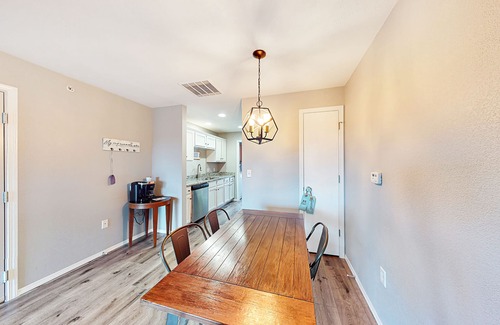 Branson Condo | Convenient Condo w/Great Location, Shared Pool, Free WiFi, Private Balcony, View