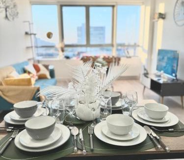 Bracknell Apartment | Convenient Contractor & Family Stay - 5 Guests, Pets Welcome, Parking Included!