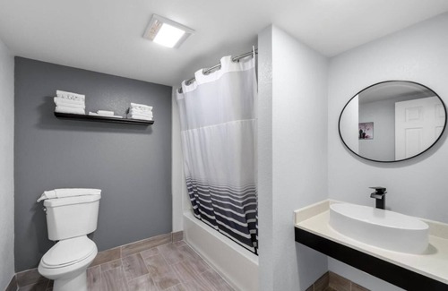 Teaticket Hotel | Convenient Falmouth Stay – Walk to Beaches, Ferry & Downtown Shops