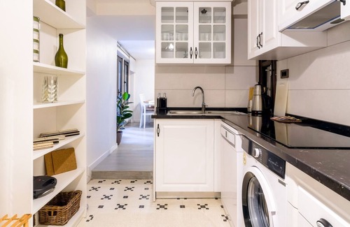 Kabatas Apartment | Convenient Flat w Garden 10 min to Galataport