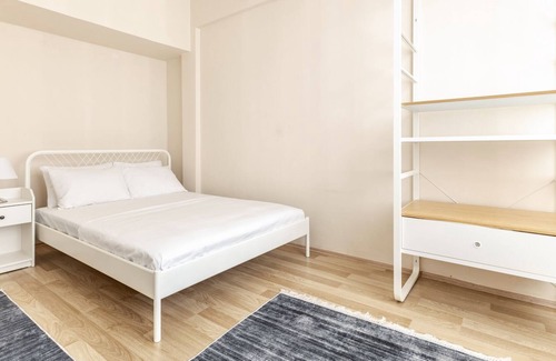 Moda Apartment | Convenient Flat with Balcony 7 min to Bull Statue