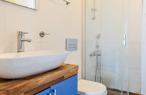 Moda Apartment | Convenient Flat with Balcony 7 min to Bull Statue