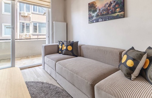 Moda Apartment | Convenient Flat with Balcony 7 min to Bull Statue