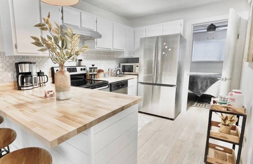 Tallahassee Condo | Convenient Game Day 1BR Condo Near FSU Stadium