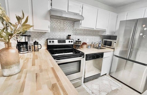 Tallahassee Condo | Convenient Game Day 1BR Condo Near FSU Stadium