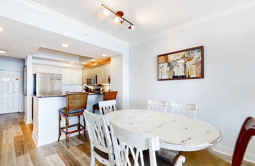 Gulf Shores Condo | Convenient Gulf-Front Condo w/Shared Pool, Hot Tub, Sauna, Private Balcony