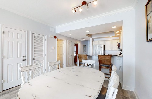 Gulf Shores Condo | Convenient Gulf-Front Condo w/Shared Pool, Hot Tub, Sauna, Private Balcony