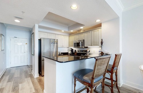 Gulf Shores Condo | Convenient Gulf-Front Condo w/Shared Pool, Hot Tub, Sauna, Private Balcony