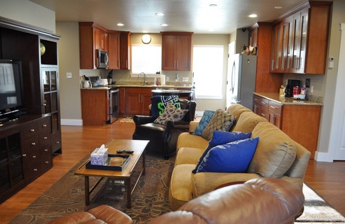 Milton Apartment | Convenient Location! Clean and Cozy. ❤