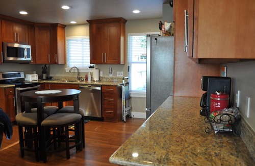 Milton Apartment | Convenient Location! Clean and Cozy. ❤