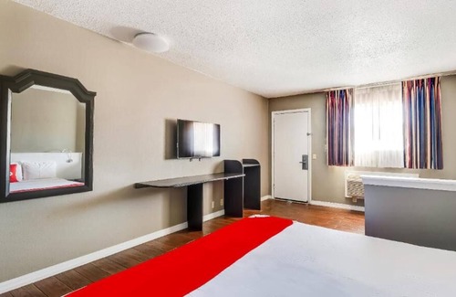 Elk City House | Convenient Location! Few Minutes Drive to National Route 66 Museum, Ackley Park