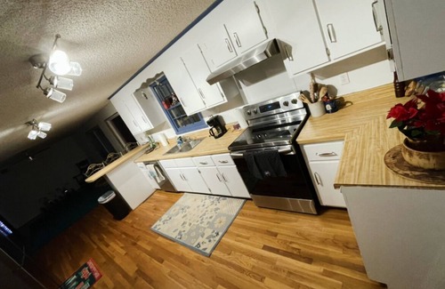 Reedville House | Convenient location! located next to Shell Landing boat ramp Reedville Va