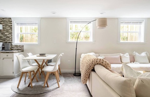 West Queen Anne Apartment | Convenient location! The Urban Oasis
