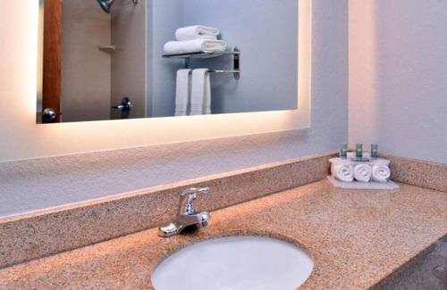 Blaine House | Convenient Location, Near Wheeling Island Casino, Wheeling Heritage Port