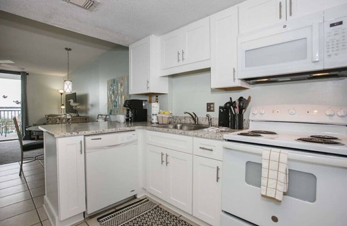Gulf Shores Condo | Convenient Location-Close to beach-Tennis Courts