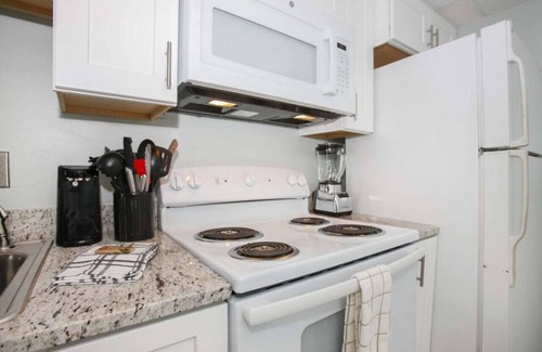 Gulf Shores Condo | Convenient Location-Close to beach-Tennis Courts