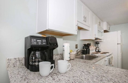 Gulf Shores Condo | Convenient Location-Close to beach-Tennis Courts