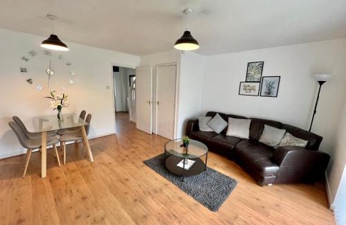 Salford Apartment | Convenient Manchester city centre 3BD with free parking