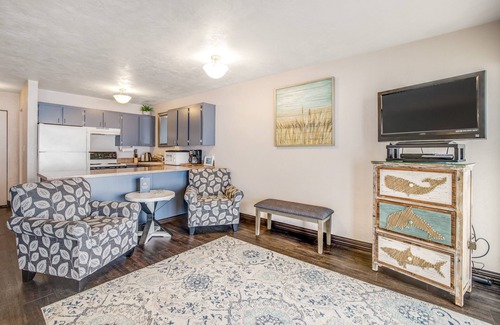 Newport Apartment | Convenient oceanfront studio condo with ocean view and seasonal pool