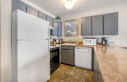 Newport Apartment | Convenient oceanfront studio condo with ocean view and seasonal pool