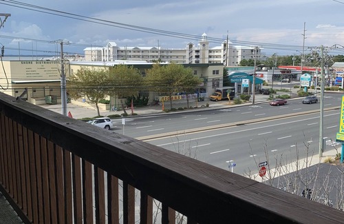 Midtown Ocean City Condo | Convenient oceanside condo close to the beach and with private balcony