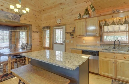 McCaysville Cabin | Convenient sanctuary, all paved roads, only 15 minutes to Downtown Blue Ridge.