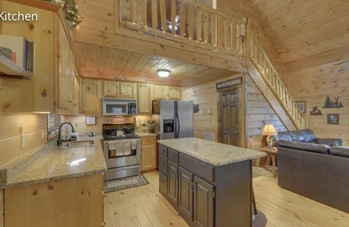 McCaysville Cabin | Convenient sanctuary, all paved roads, only 15 minutes to Downtown Blue Ridge.
