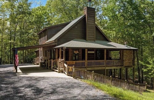 McCaysville Cabin | Convenient sanctuary, all paved roads, only 15 minutes to Downtown Blue Ridge.