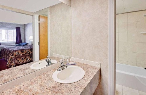 Traverse City Hotel | Convenient Stay at Knights Inn Traverse City! Free Parking, Onsite Pool