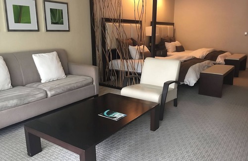Ludlam Hotel | Convenient Stay in Miami! Close to Everything | 3 Spacious Rooms w/Balcony