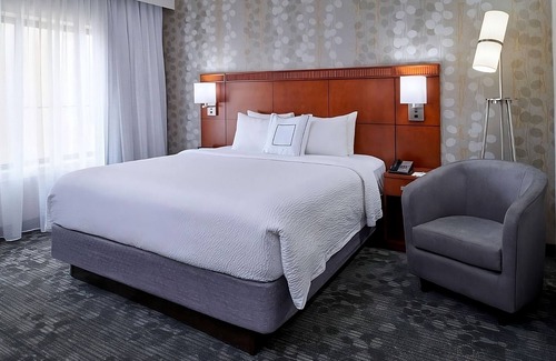Indianapolis House | Convenient Stay, Superb Location! Pool, Near Kawachinagano Japanese Garden