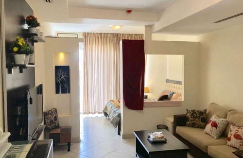 Al Swaifyeh Apartment | Convenient studio 13 mins to downtown - few steps to great food, cafes, shops