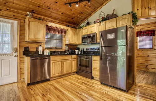 Sevierville Cabin | Convenient to Dollywood and Dolly Splash Country Family Cabin Rental- Hot Tub-Swimming Pool Access