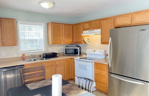 Winston - Salem House | ✨Convenient to I-40, DT, Wake Forest, UNCSA, WSSU, Benton Center, & Hospitals✨