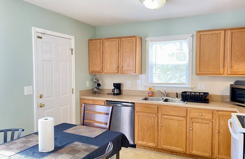 Winston - Salem House | ✨Convenient to I-40, DT, Wake Forest, UNCSA, WSSU, Benton Center, & Hospitals✨