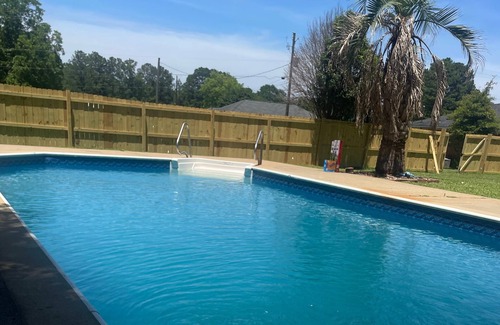 Taylorville House | Convenient to UA and Mercedes
