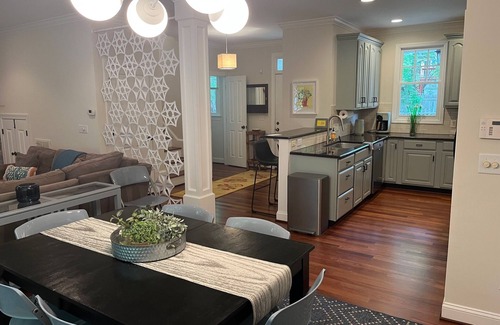 Carrboro House | Convenient well appointed home near downtown Carrboro and farmers market