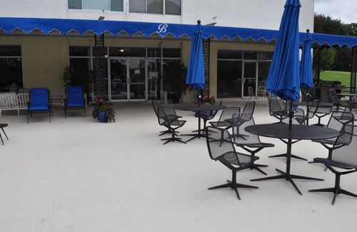Mid America Condo | Conveniently located cozy, 1BR/1BA weekend getaway w/lakefront view!