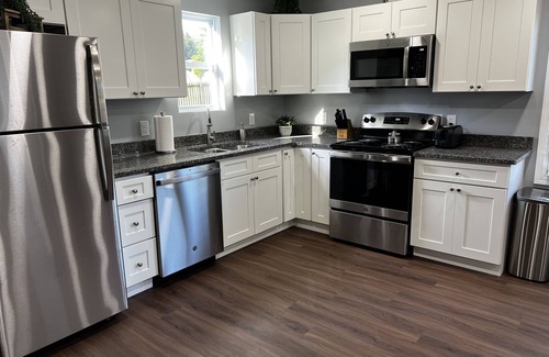 Gatlinburg - Pigeon Forge House | Conveniently Located Private Guesthouse in Wears Valley - No Cleaning Fees!