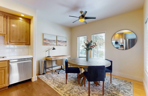 Broken Top House | Conveniently located townhome with kitchen, kitchenette, balcony & fireplace