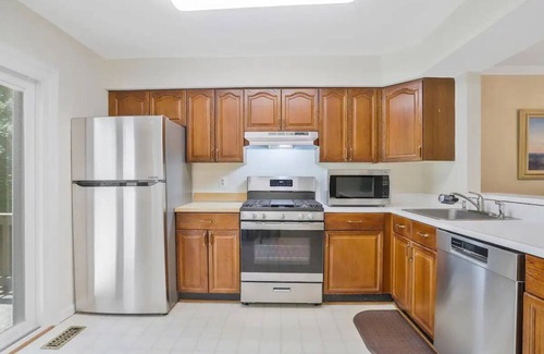 Franconia House | Conveniently Located Alexandria Townhouse