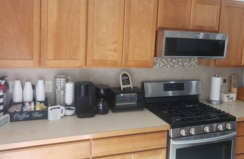 Des Moines House | Conveniently located for airport and downtown Seattle! Comfy for medium groups!