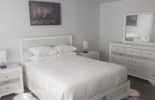 Des Moines House | Conveniently located for airport and downtown Seattle! Comfy for medium groups!