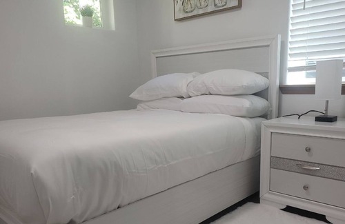 Des Moines House | Conveniently located for airport and downtown Seattle! Comfy for medium groups!