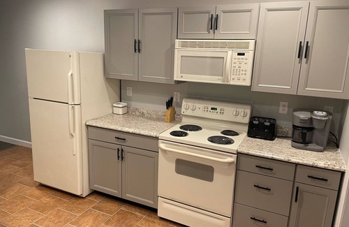 Fairlea Apartment | Conveniently Located and Modernly Stylish. Close to fairgrounds and GVMC