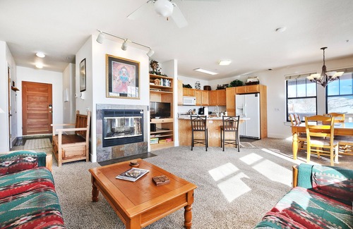 Pinebrook Condo | Conveniently located-Park City condo with deck and mountain views